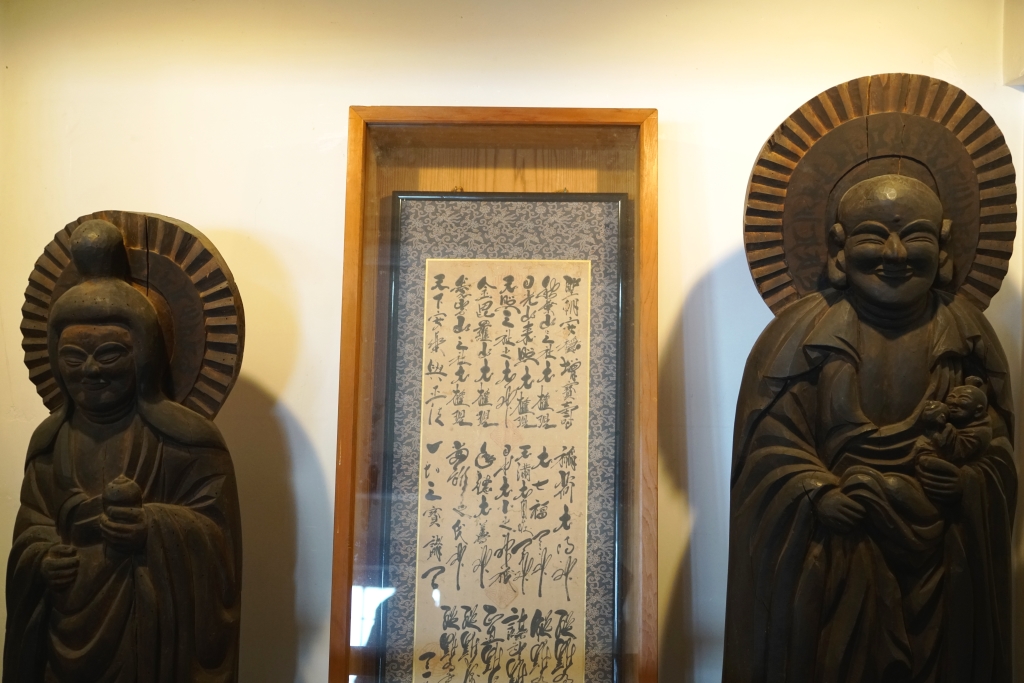 Mokujiki sculpture at Fujieda-area temple, c. 1800. Source: Tōkaidō Fujieda Guide